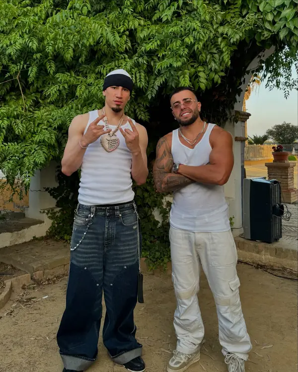 Omar Courtz y Xhris antes de un concierto